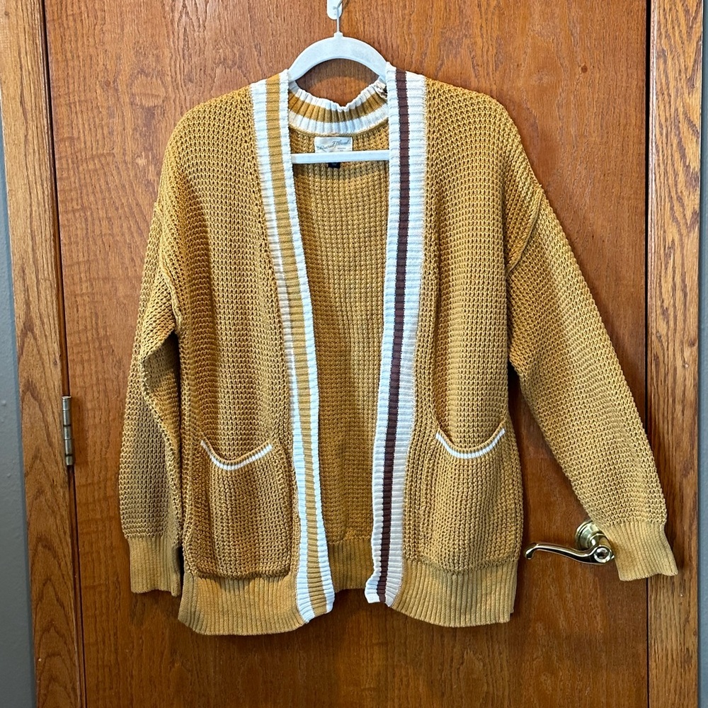 Gold cardigan, L